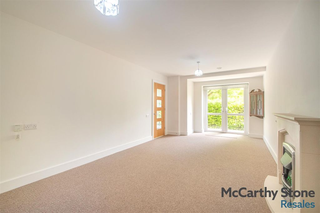 Property photo 2 of 28 8688159-Interior05.Jpg