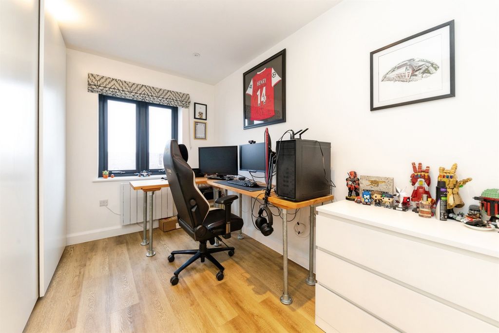 Additional image 15 of 2 bed flat for saleLeys Avenue, Letchworth Garden City SG6