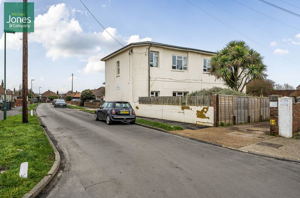 Property photo 1 of 18 c8B3Ecda-Bc78-4F7...