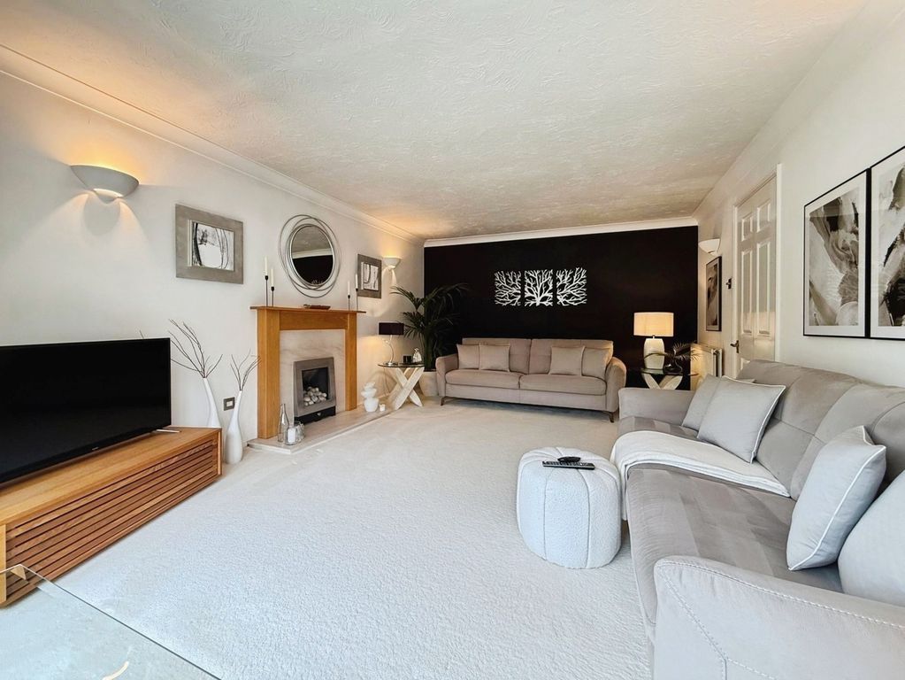 Property photo 3 of 20 Pbox-Img.Jpg