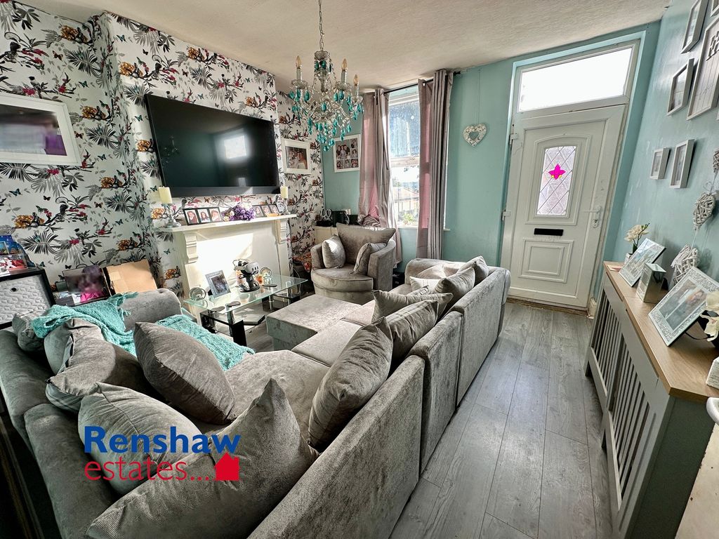 Property photo 2 of 7 L