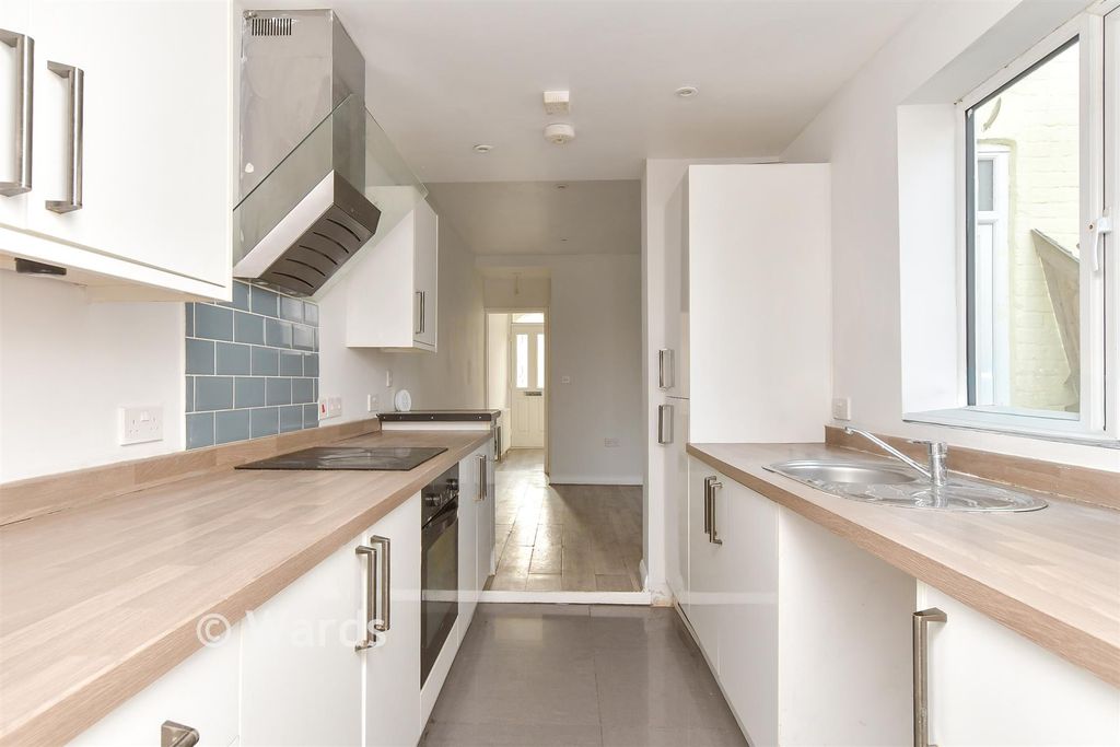 Property photo 2 of 11 Kitchen