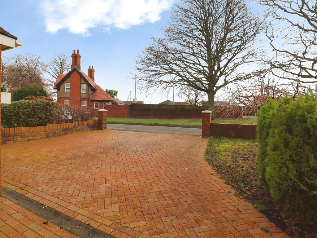 Property photo 2 of 20