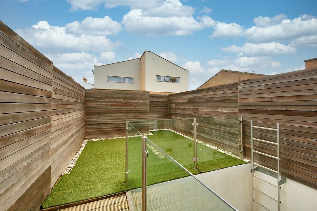 Property photo 3 of 14