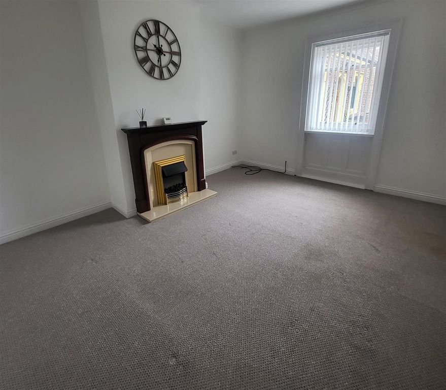 Property photo 2 of 8 17 Mariners Lounge.Jpg