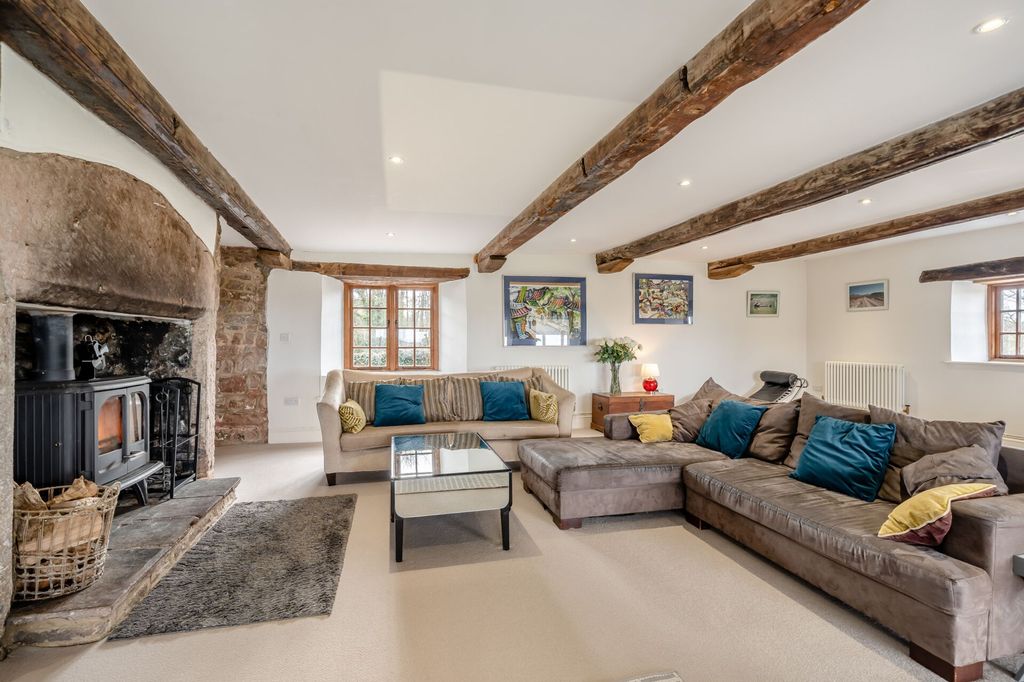 Property photo 3 of 28