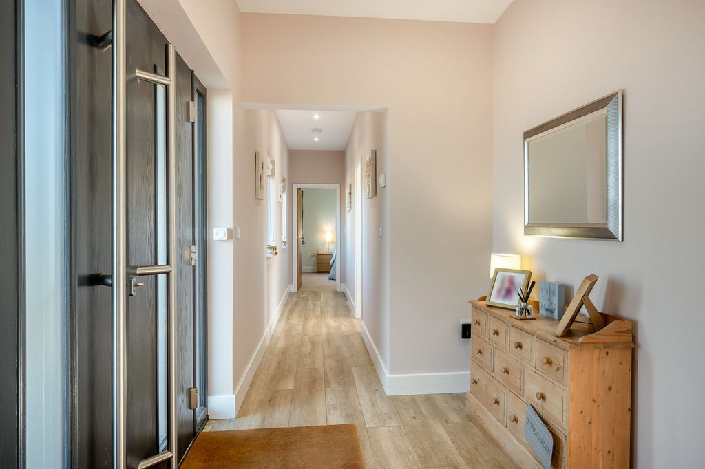 Property photo 3 of 40