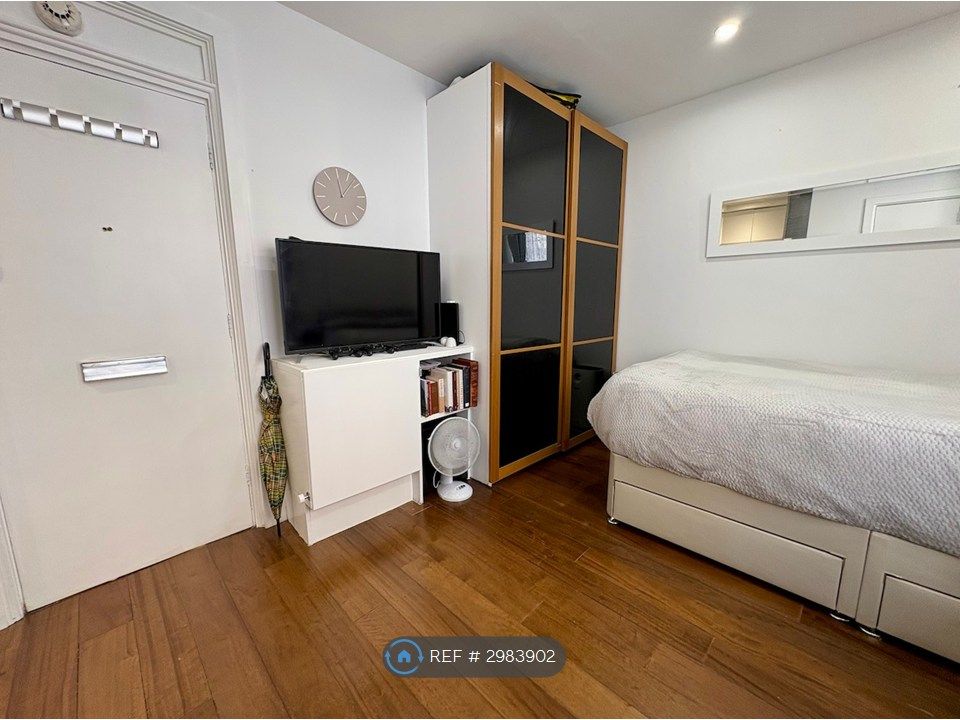 Property photo 2 of 6 Bedroom