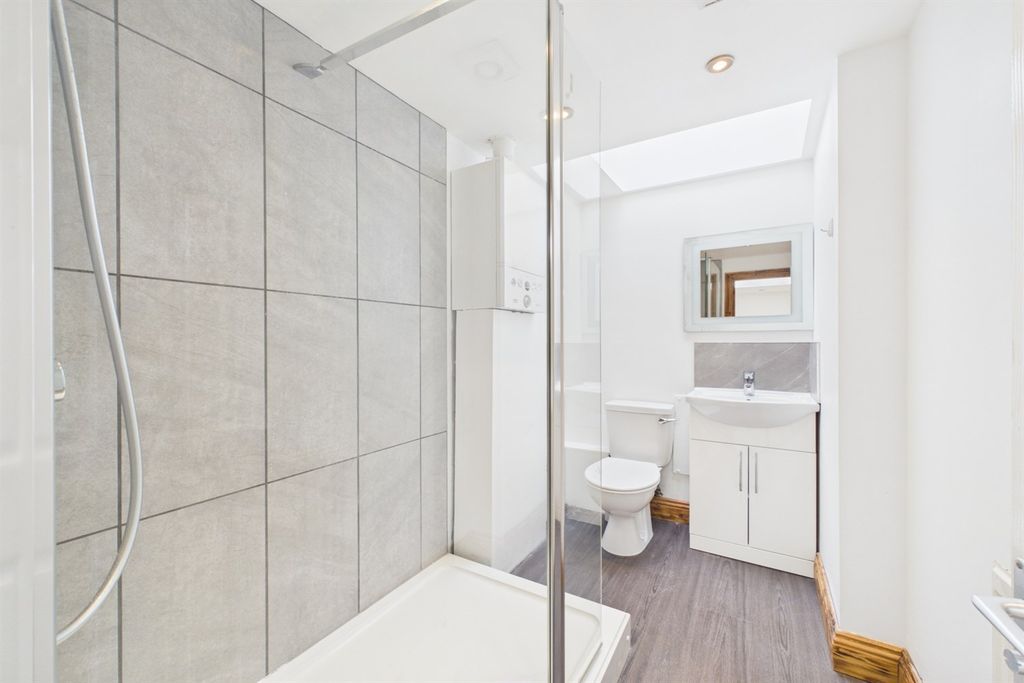 Property photo 2 of 7 Bathroom