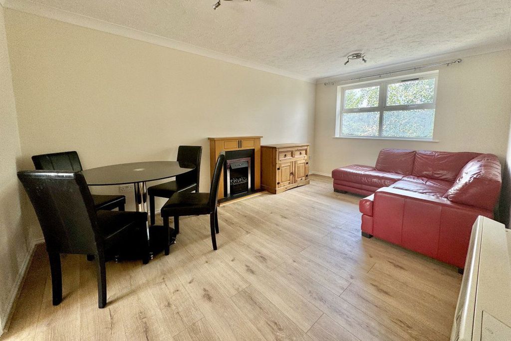 Property photo 2 of 6