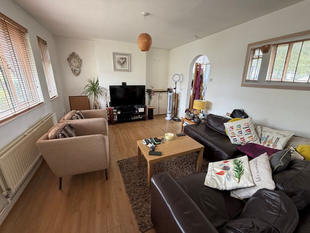 Property photo 3 of 6 4287614