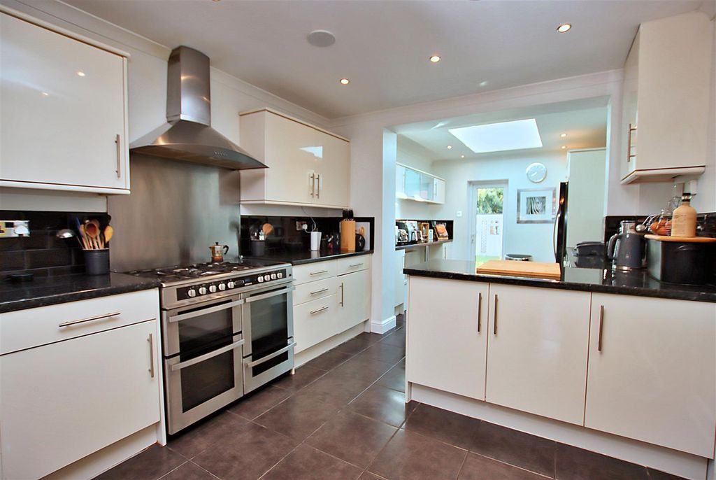 Property photo 3 of 20 Kitchen