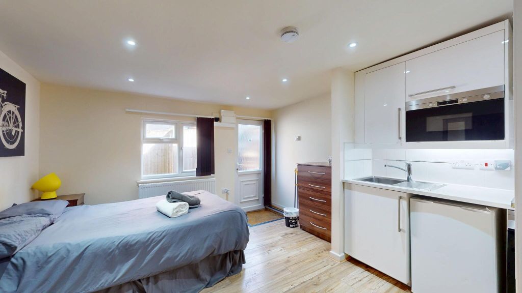 Property photo 1 of 11 Bedroom