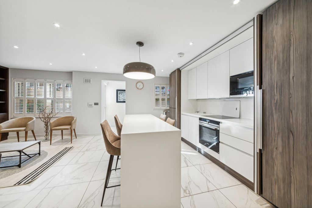 Property photo 2 of 9 Kitchen