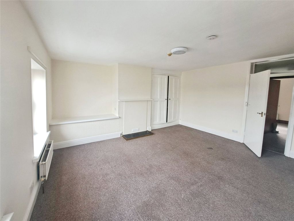 Property photo 3 of 8 Lounge