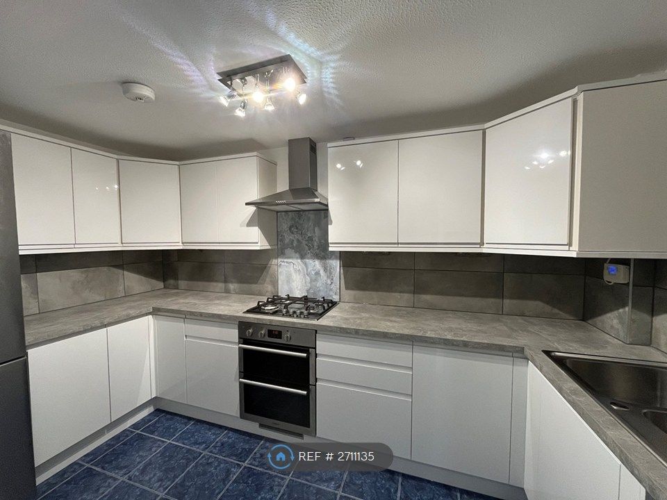 Property photo 2 of 20 Kitchen