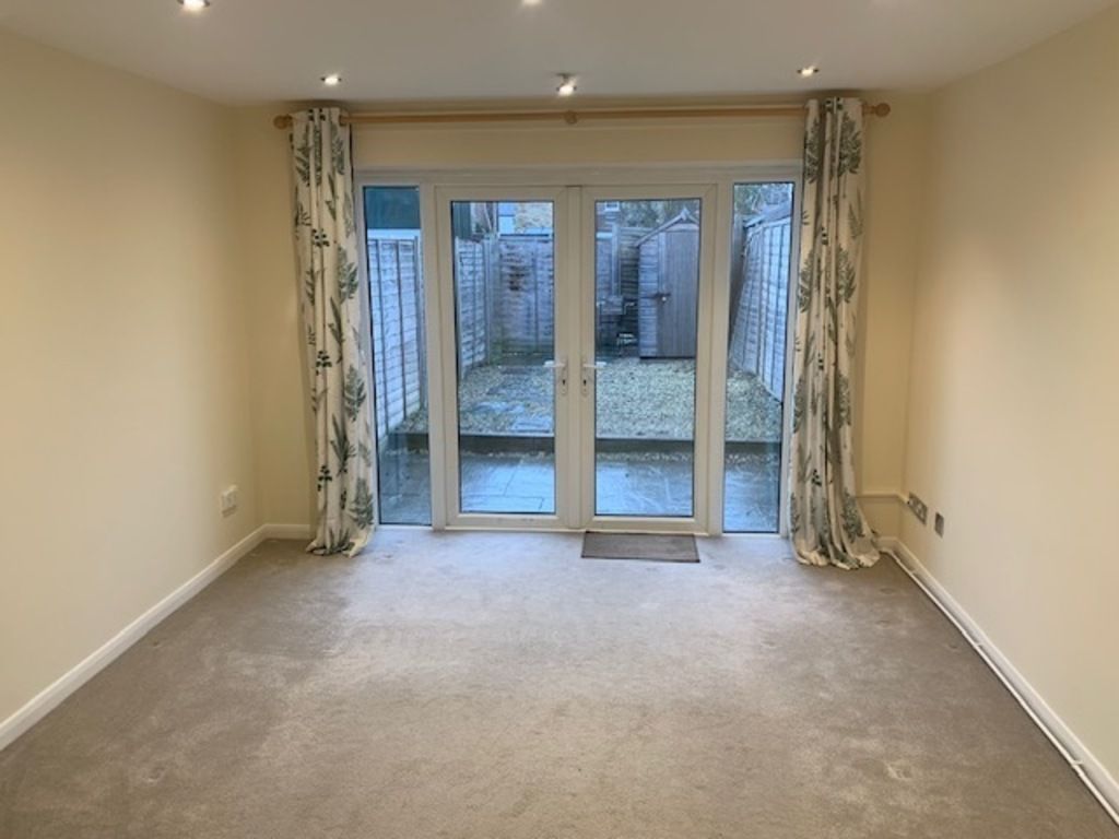 Property photo 3 of 15 Lounge