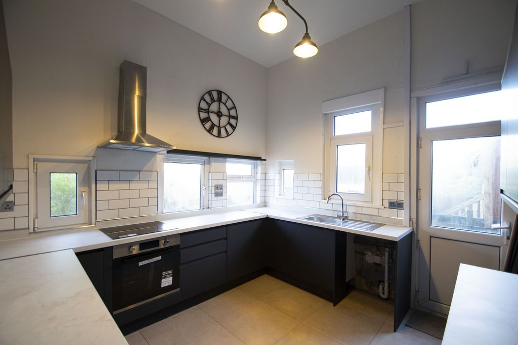 Property photo 1 of 13 Photo 7