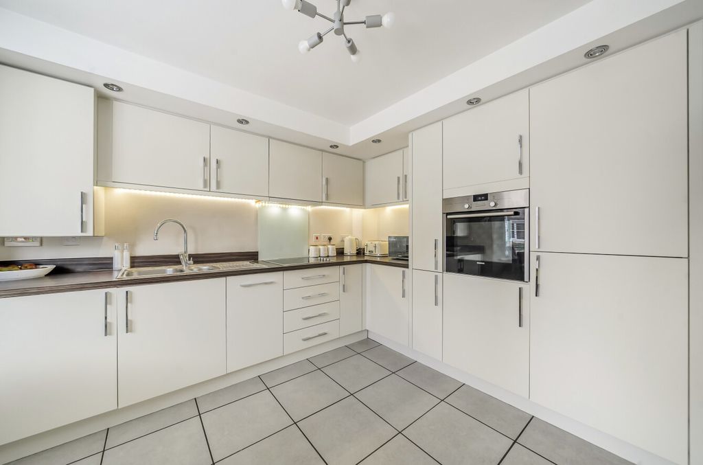 Property photo 2 of 18 1362532-1-68E929A...