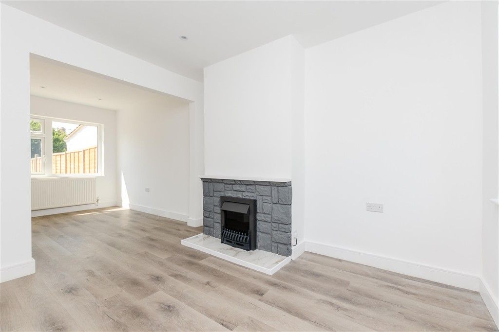 Property photo 2 of 15 Lounge