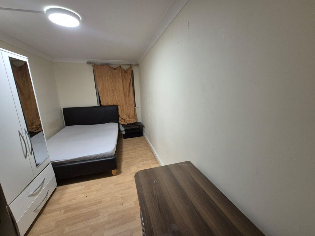 Property photo 1 of 4 Photo 4