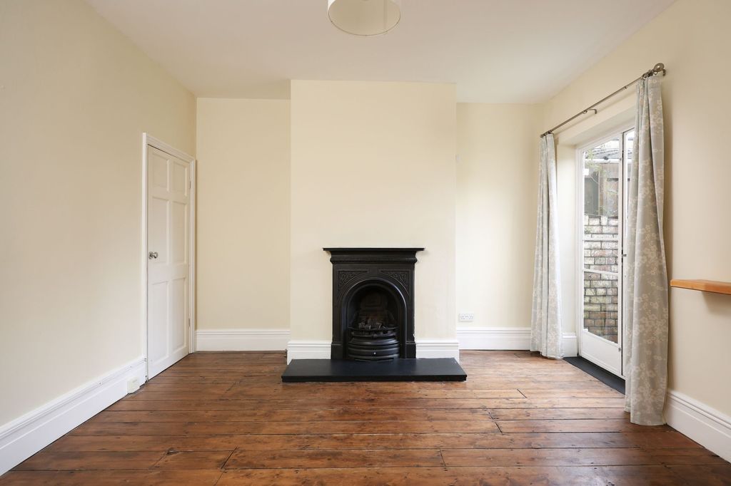 Property photo 3 of 14