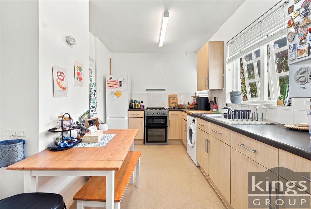 Property photo 3 of 18 Kitchen