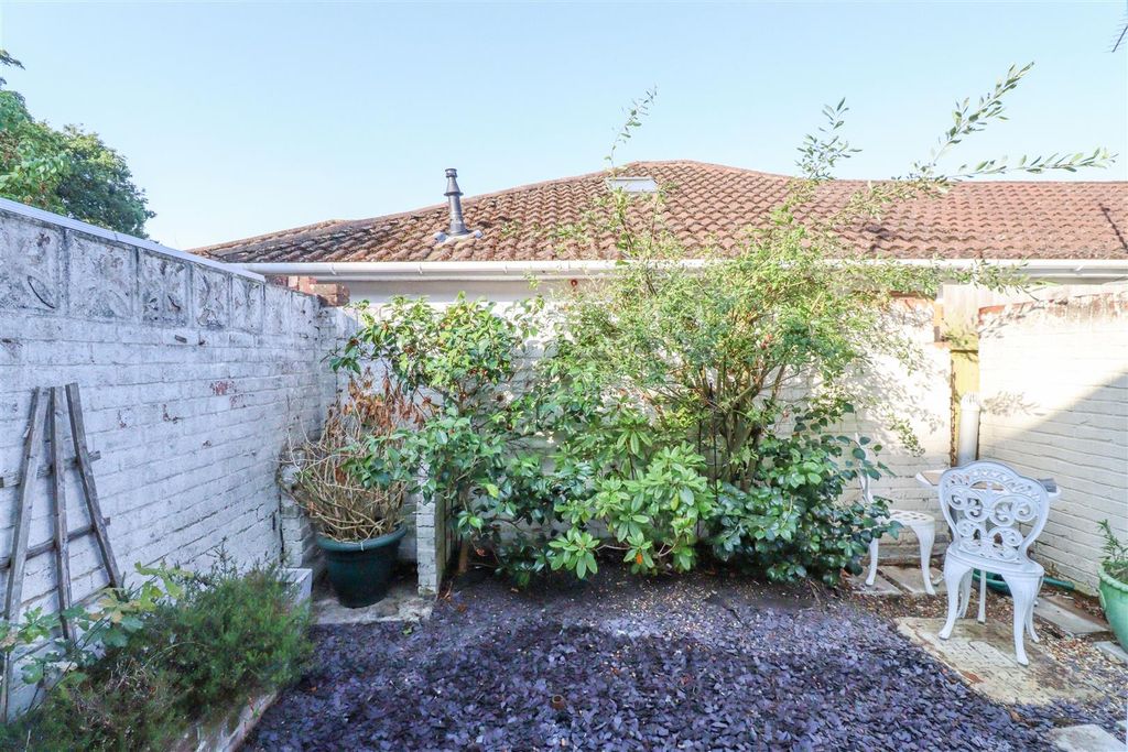 Property photo 2 of 16 Courtyard Garden