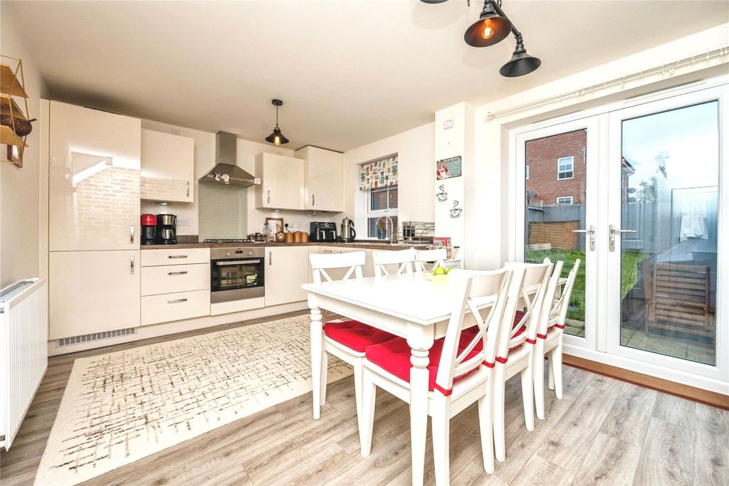 Property photo 3 of 16 Dining Kitchen