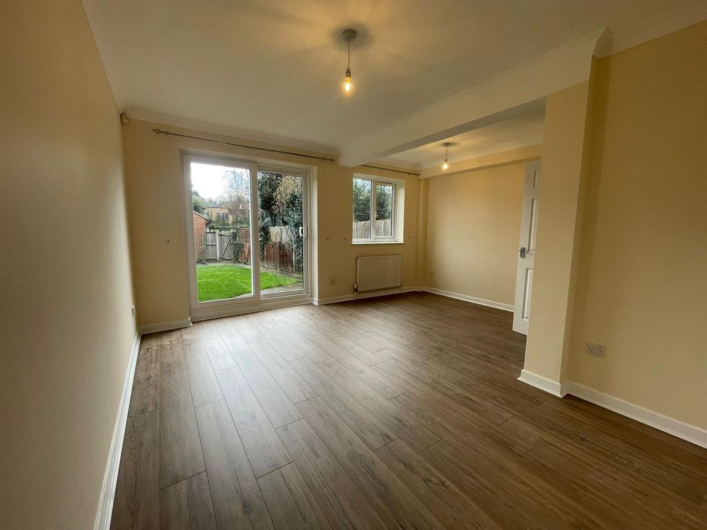 Property photo 2 of 17 Lounge 1.Jpeg