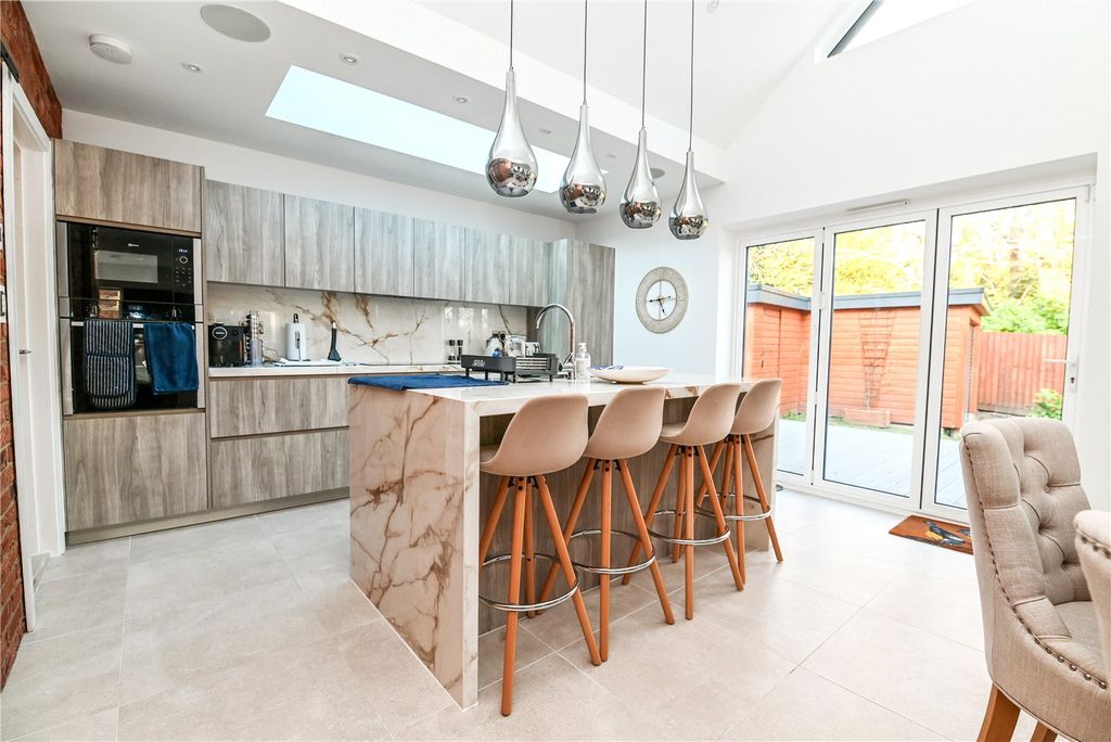 Property photo 2 of 35 Picture No. 05