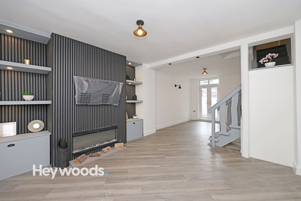 Property photo 2 of 25