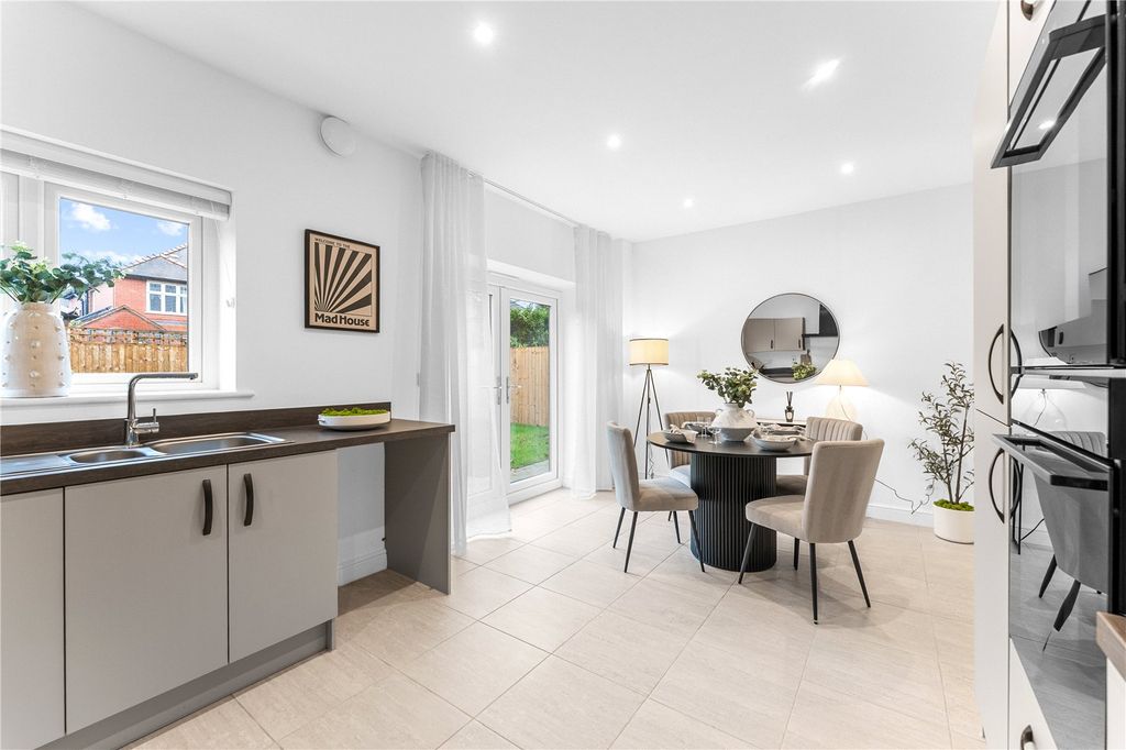 Property photo 3 of 15 Kitchen