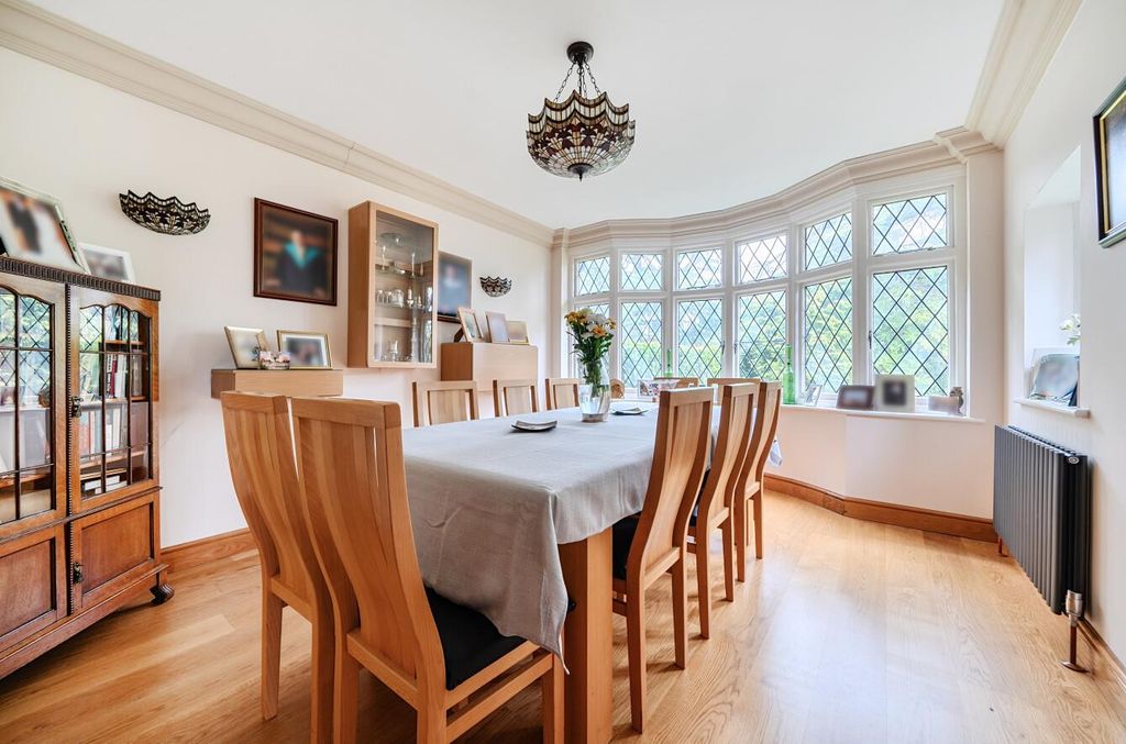 Additional image 9 of 5 bed property for saleCanons Drive, Edgware HA8