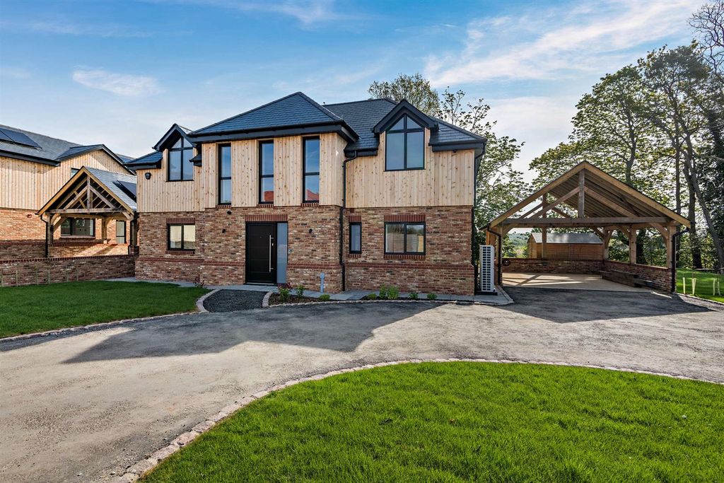 Property photo 1 of 32 8645360-Exterior01-800.Jpg