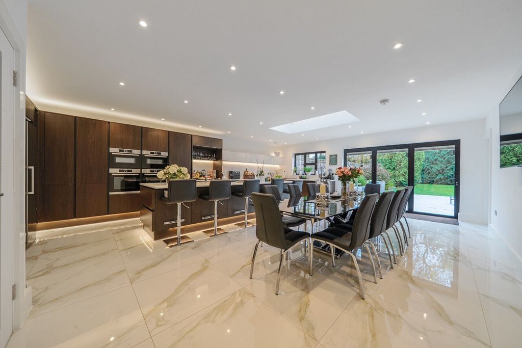 Property photo 2 of 18 Picture No. 11