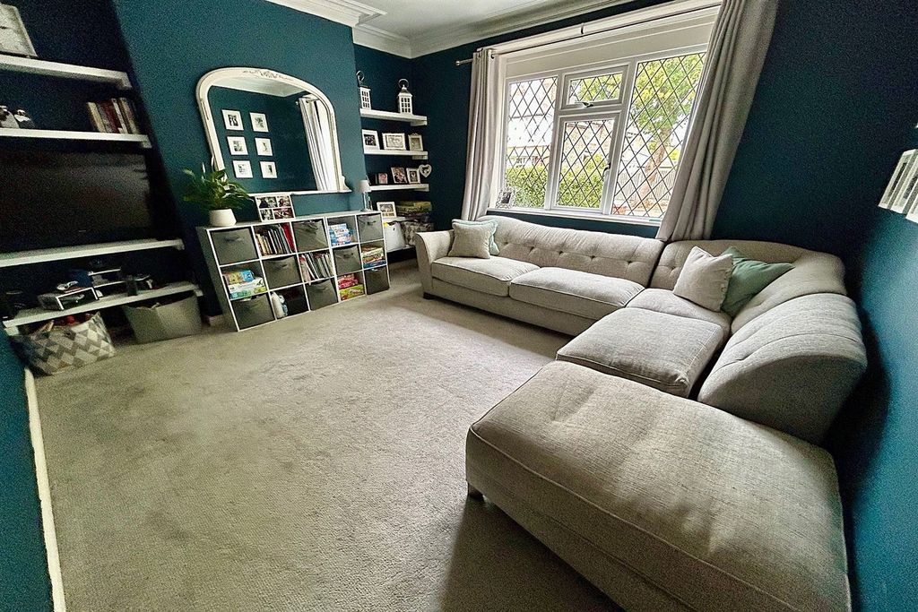 Property photo 3 of 31 Sitting Room