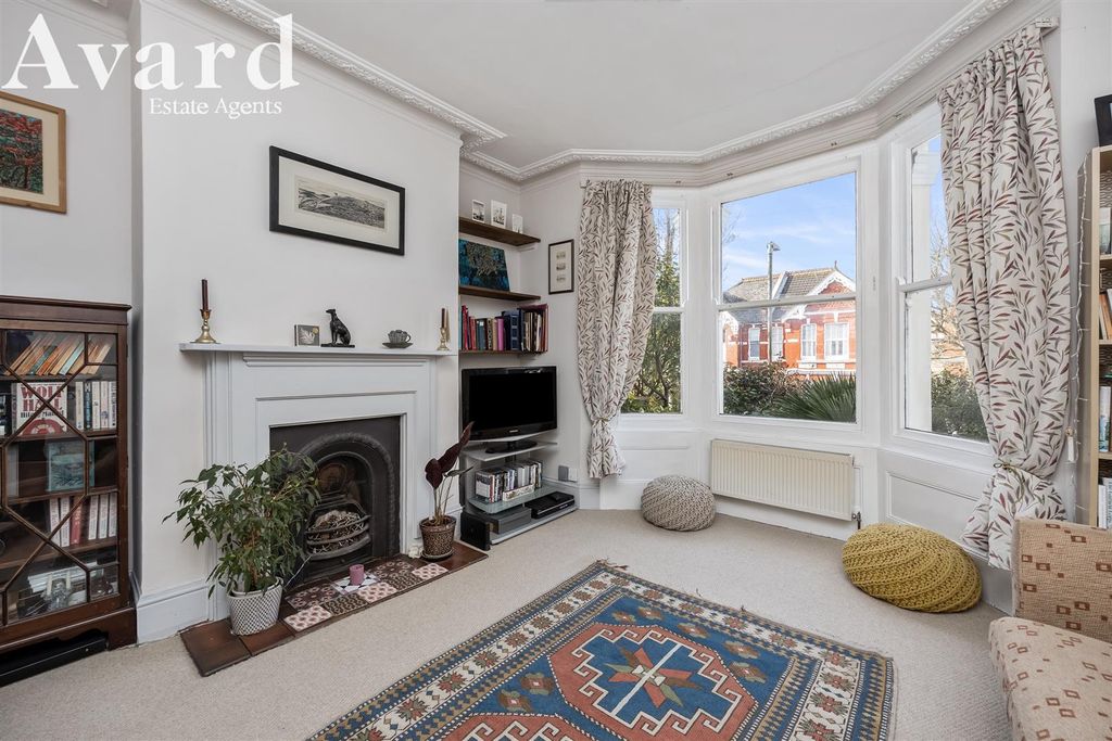 Property photo 3 of 26 Southdown Avenue_64-014.Jpg