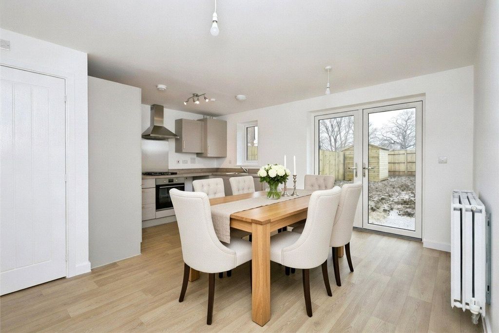 Property photo 3 of 10 Dressed Kitchen