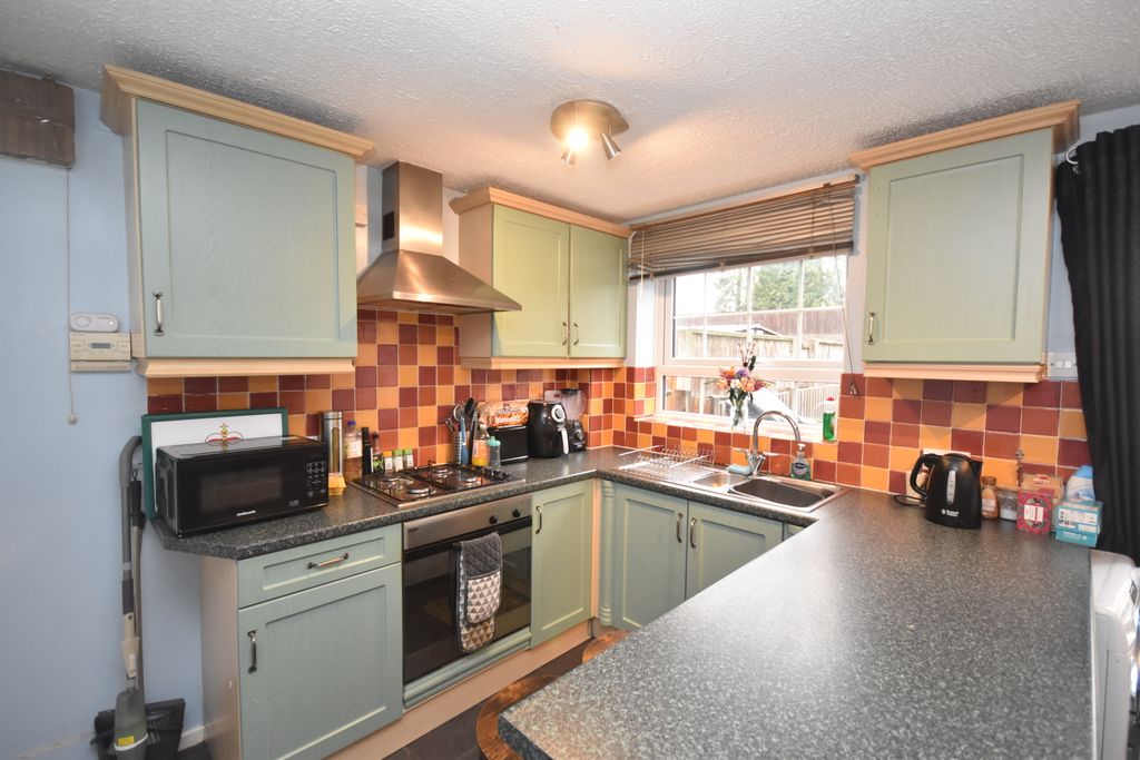 Property photo 2 of 10 Kitchen