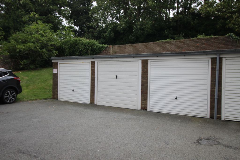 Property photo 1 of 2