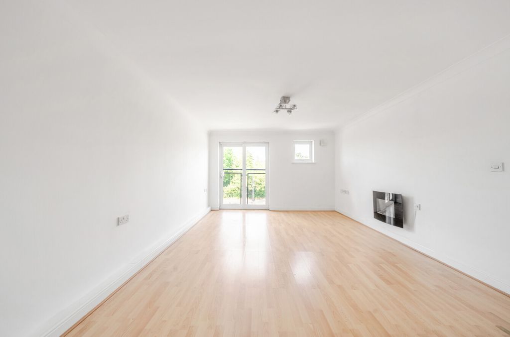 Property photo 3 of 15 1453592-4-69Ef5c9...