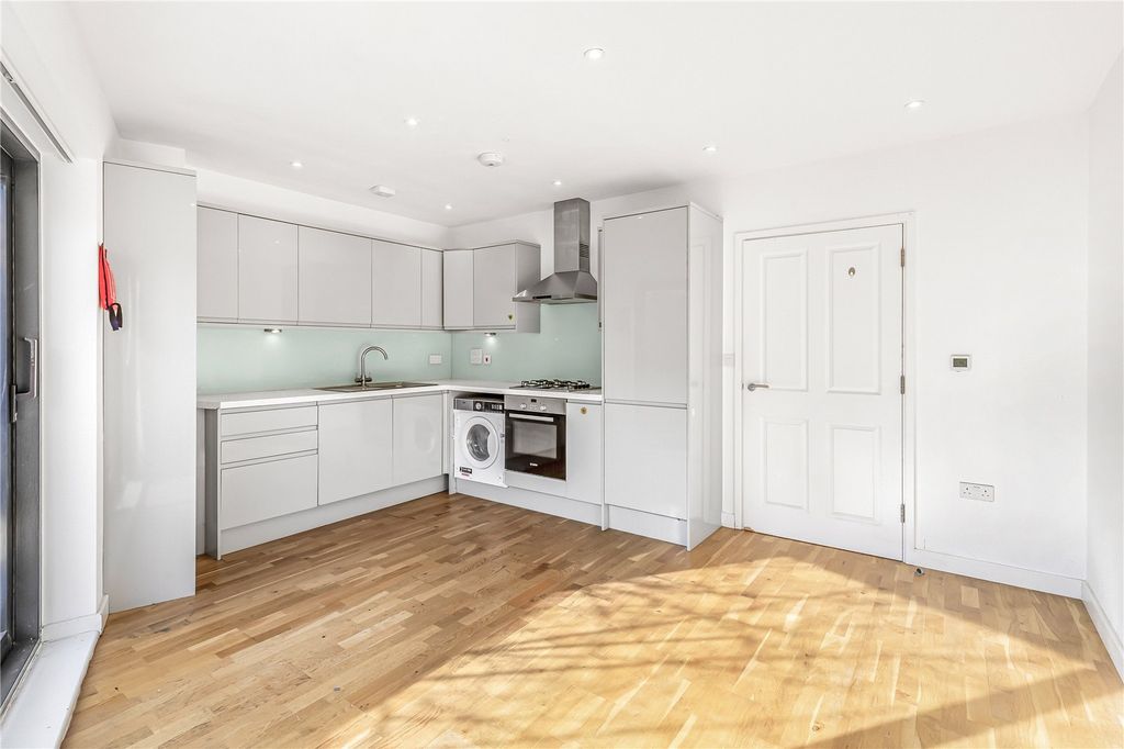 Property photo 1 of 10 Picture No. 08