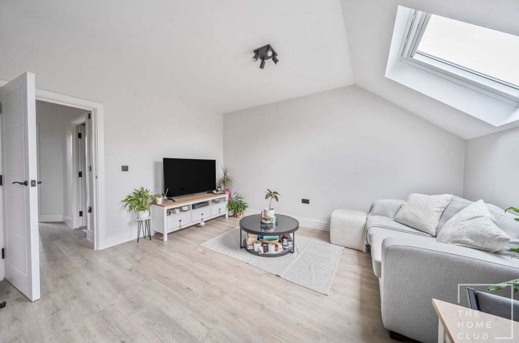 Property photo 3 of 18 De7Ead28-1B77-43B9-Ba1B-31d4d23F7A50