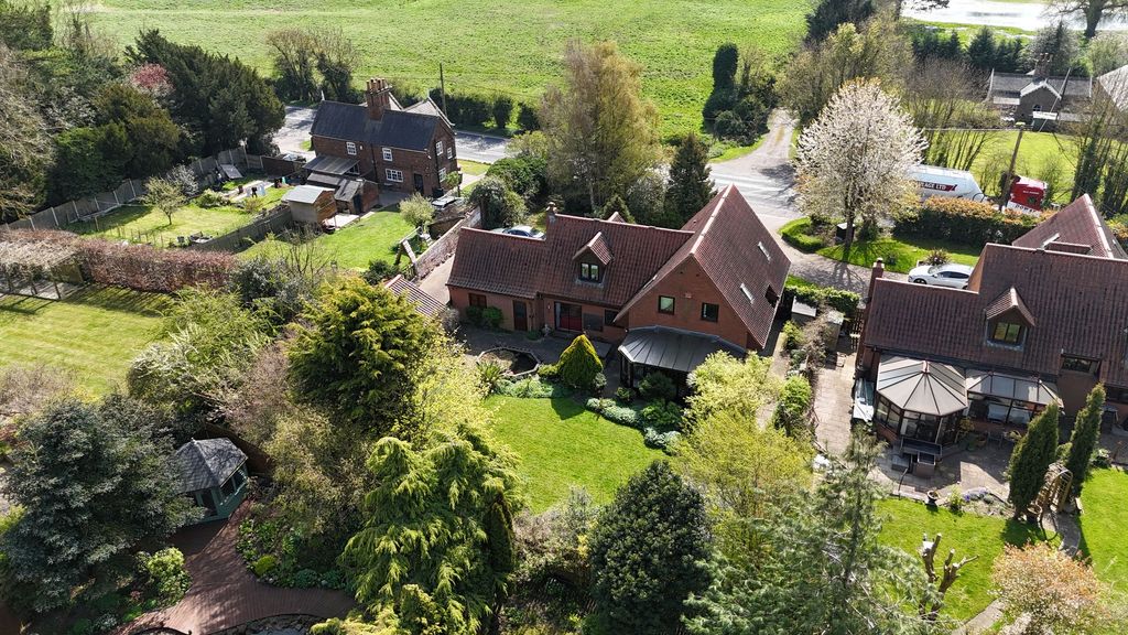 Property photo 2 of 29