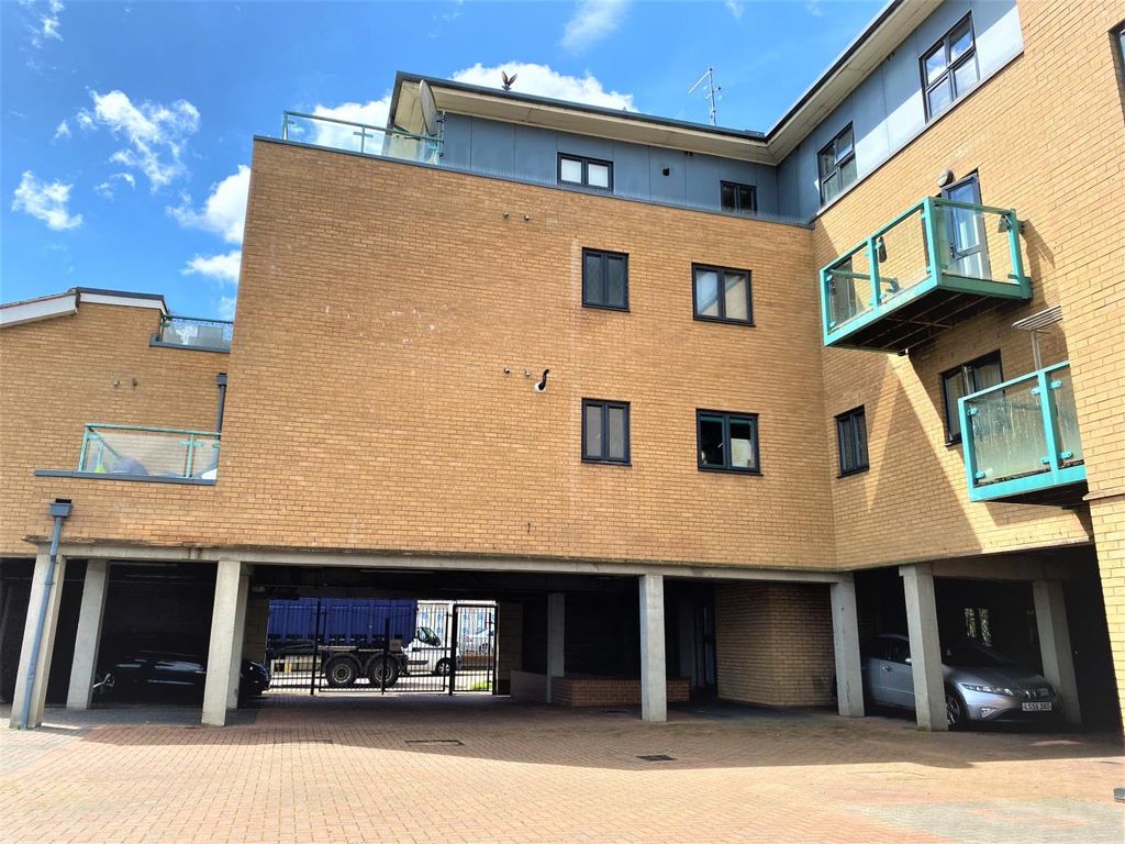 Property photo 1 of 11