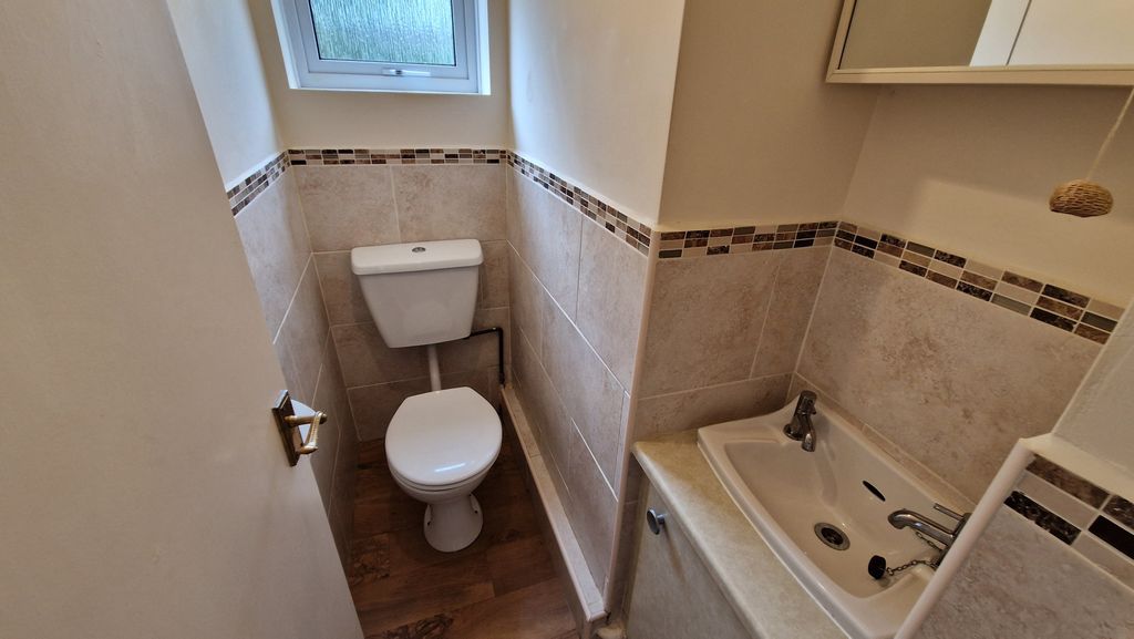 Property photo 2 of 13 Cloakroom wc