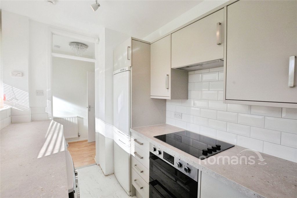 Property photo 3 of 12 Kitchen