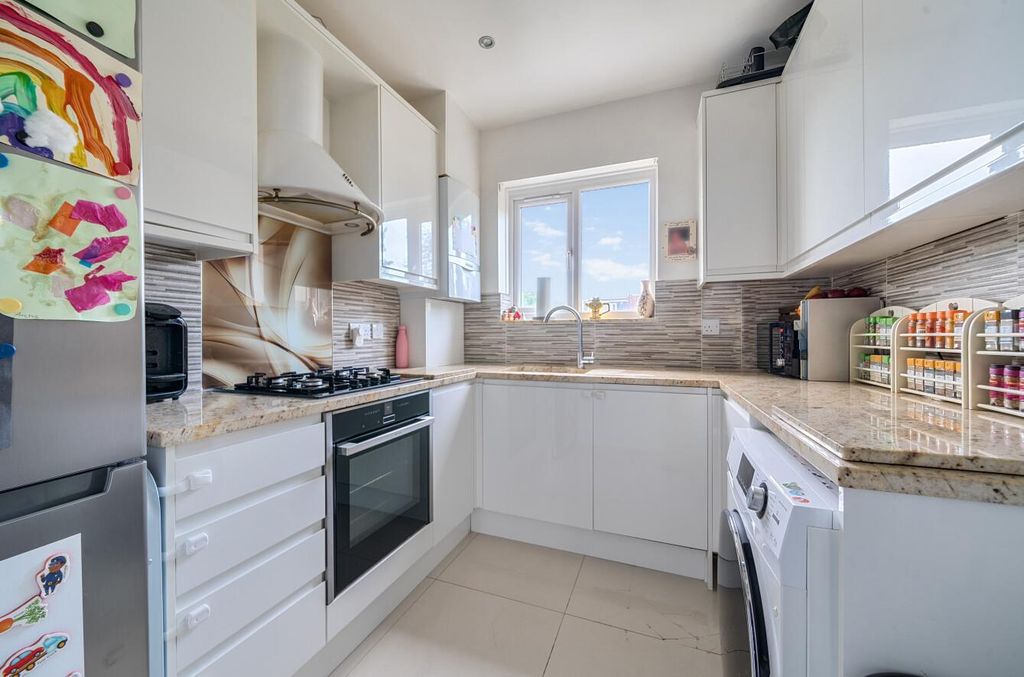 Property photo 3 of 18 1364910-18-68Fa5316E781A.Jpg