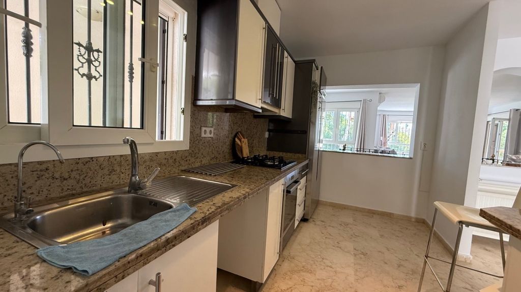 Property photo 3 of 38